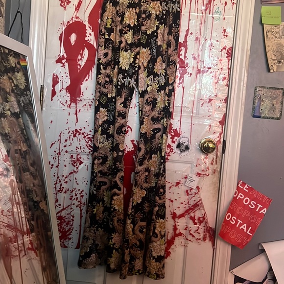 these pants are flowing and long but they don’t drag - Picture 1 of 3